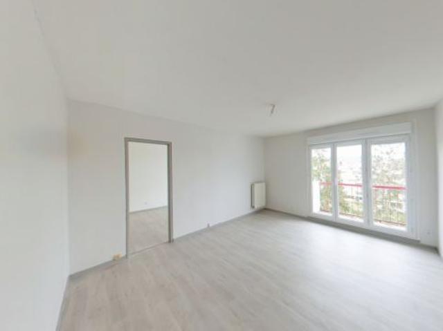 Location / Appartement Type 3 à ST AMAND MONTROND