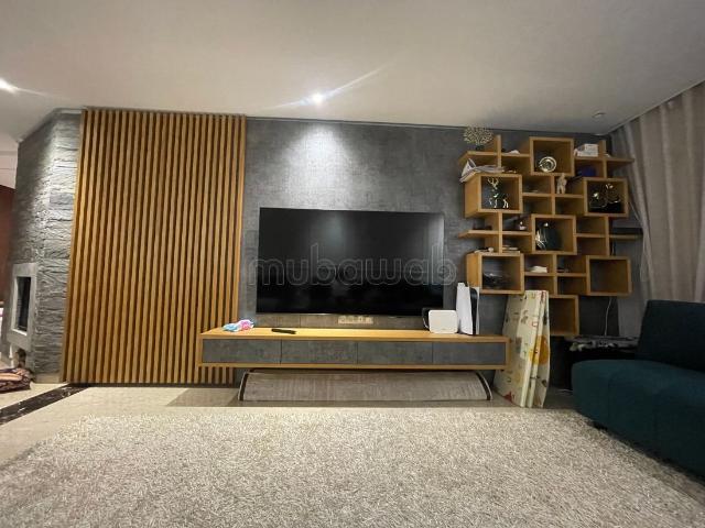 Location appartement vide rénové Avenue Annakhil Hay riad