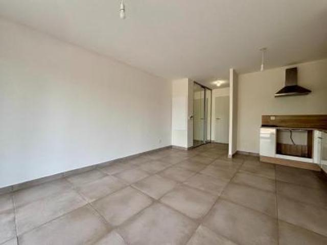 location appartement villeneuve les avignon 2 pièces 45 m2 gard 30400 692 € / mois