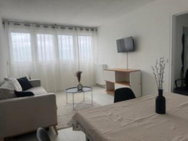 location appartement vitry sur seine 2 pièces 47 m2 val de marne 94400 1100 € / mois