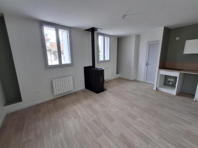 Location Appartement à CHARNECLES