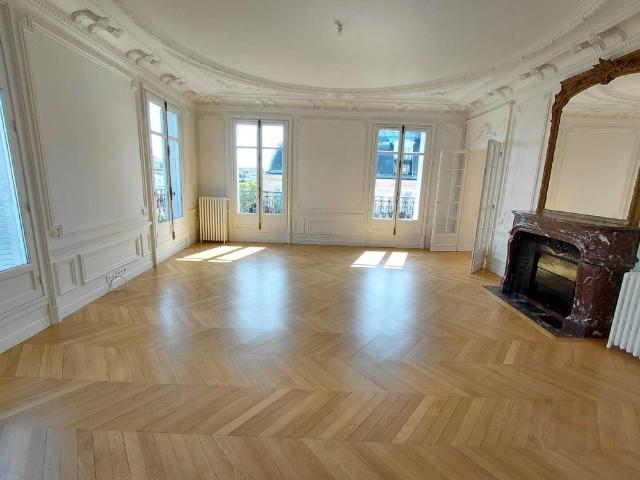location Appartement A DE 319m² À PARIS