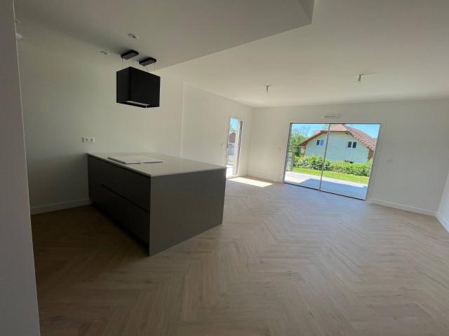 location appartement à échenevex 01170 2 450 €