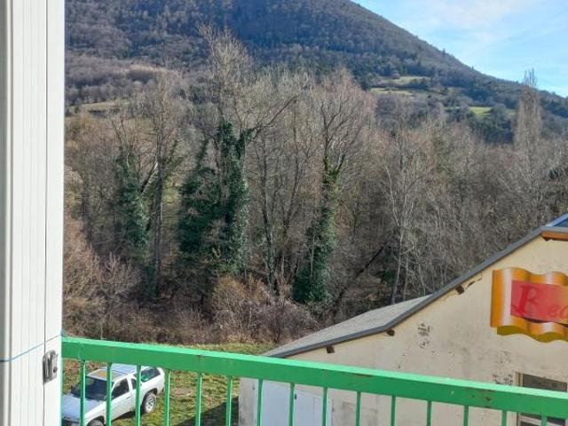 Location Appartement à LA SALLE EN BEAUMONT