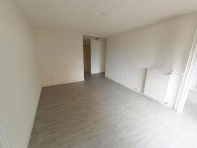 Location Appartement à LES ROCHES DE CONDRIEU
