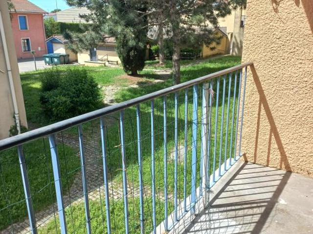 Location Appartement à LES ROCHES DE CONDRIEU