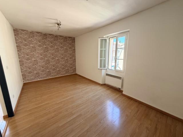 Location Appartement à louer PUGET VILLE | Grech Immobilier