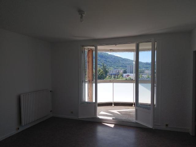 Location Appartement à ST MARTIN D HERES