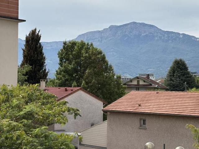 Location Appartement à ST MARTIN D HERES