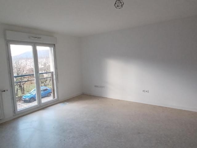 Location Appartement à ST HILAIRE DU ROSIER