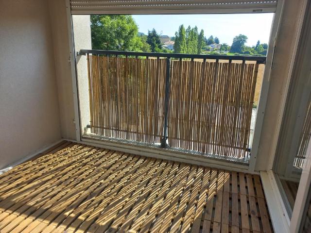Location Appartement à ST JEAN DE BOURNAY