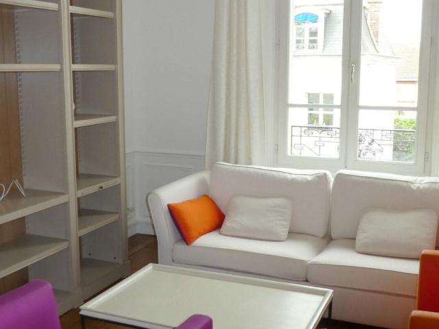 Location Appartement Allée des Roches Roses, Fontainebleau