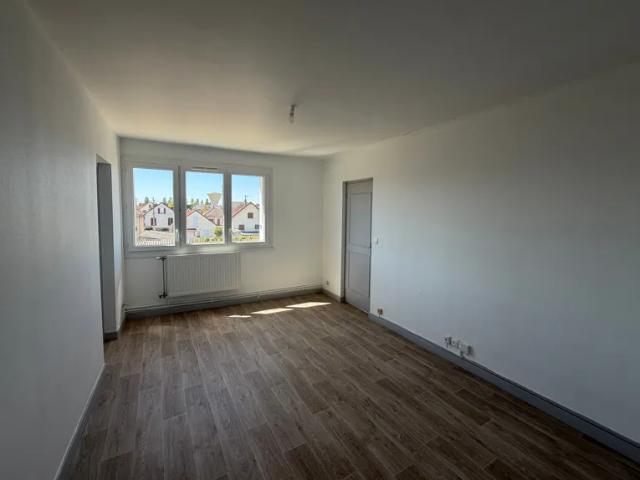 Location Appartement Allée Pierre de Coubertin, Vierzon