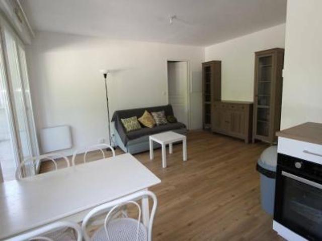 location appartement angouleme welbeck rousseau 2 pièces 45 m2 charente 16000 500 € / mois