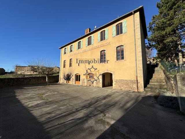 Location appartement avec garage et jardin, St Victor et Melvieu