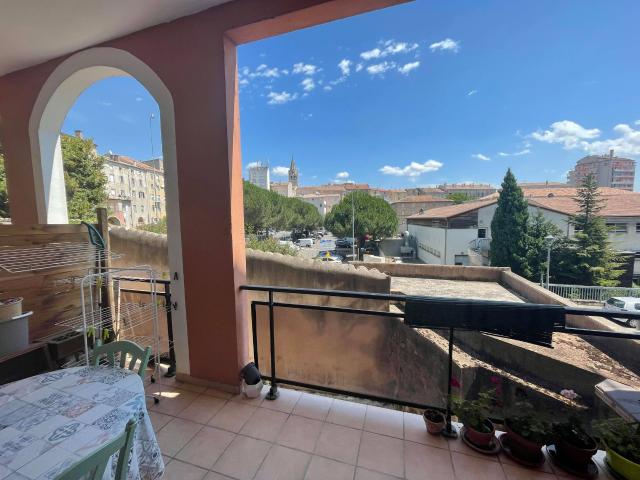 Location APPARTEMENT AVEC TERRASSE | Agence Delas