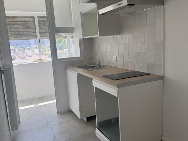 Location Appartement Avenue Camille Pelletan, Marseille