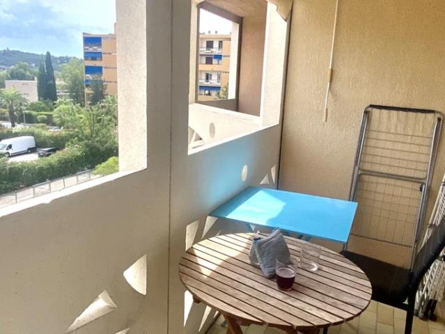 Location Appartement Avenue Ambroise Thomas, Hyères