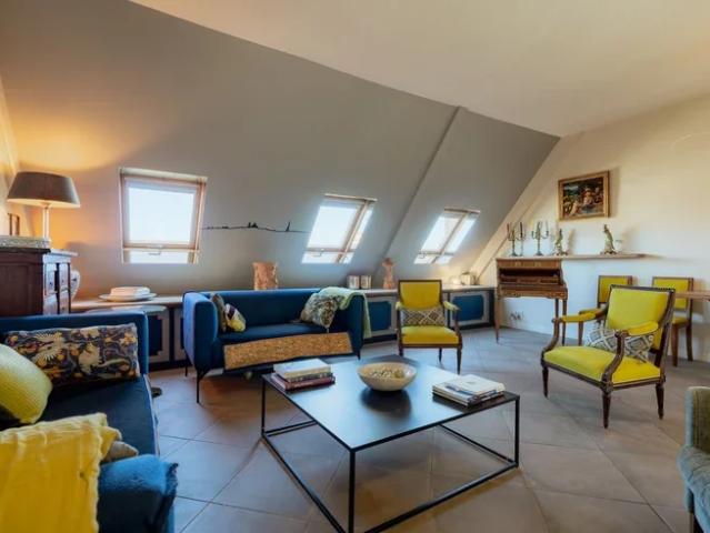 Location Appartement Avenue George V, Paris