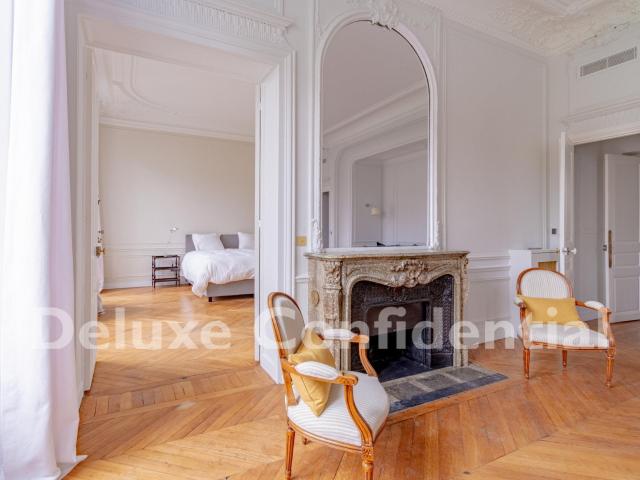 Location Appartement Avenue George V, Paris