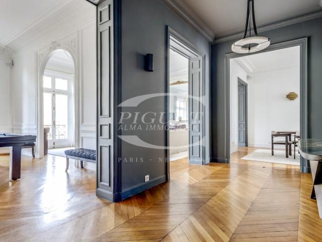 Location Appartement Avenue George V, Paris