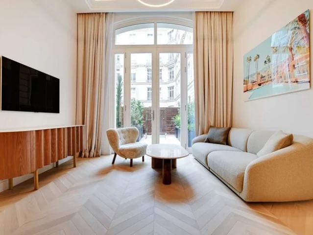 Location Appartement Avenue George V, Paris