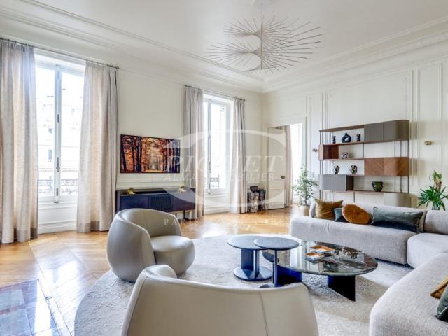 Location Appartement Avenue George V, Paris