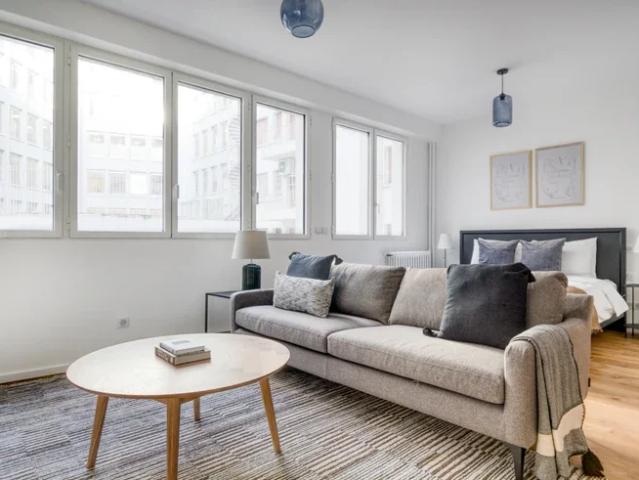 Location Appartement Avenue George V, Paris
