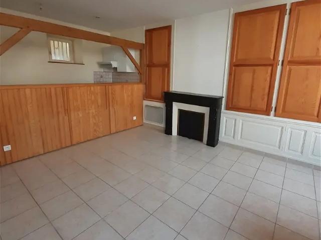 Location Appartement Place de Verdun, Sauxillanges