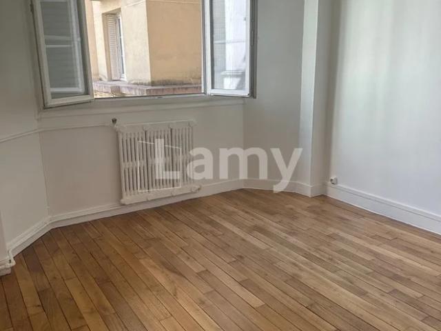 Location Appartement Avenue de Château du Loir, Courbevoie