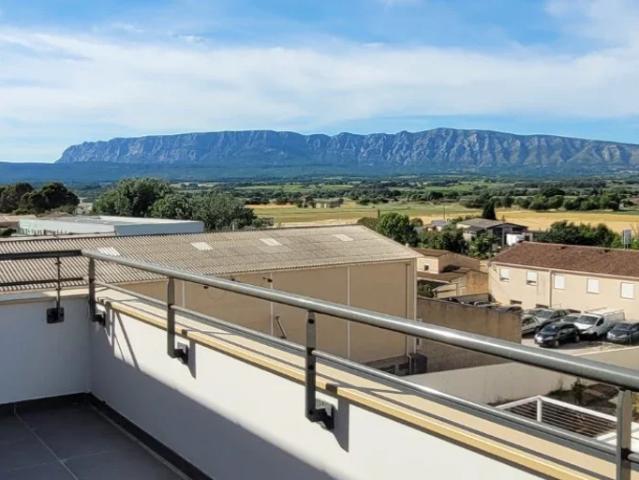 Location Appartement Avenue de Gardanne, Trets