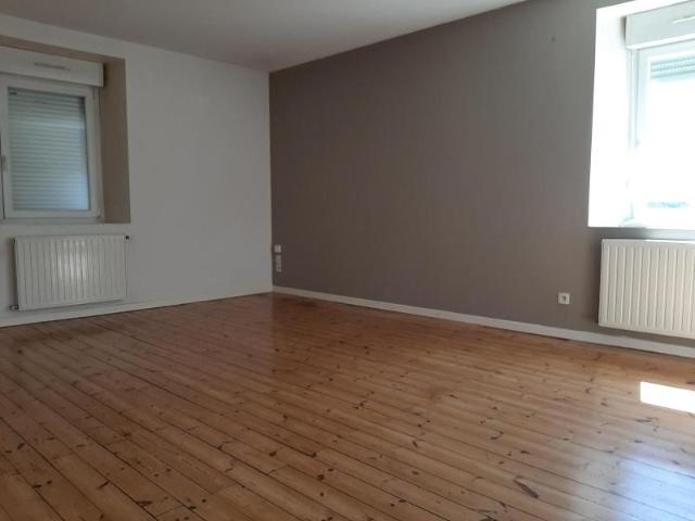 Location Appartement Avenue de la Gare, Usson en Forez
