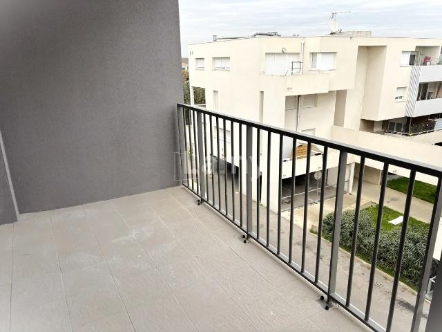 Location Appartement Avenue de la Libération, Arles