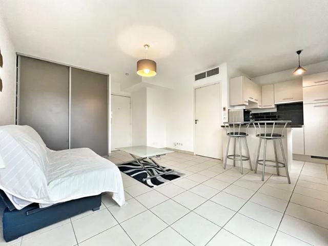 Location Appartement Avenue de la République, La Roquette sur Siagne