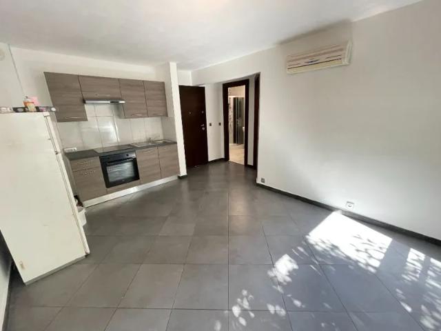 Location Appartement Avenue des Oliviers, Antibes