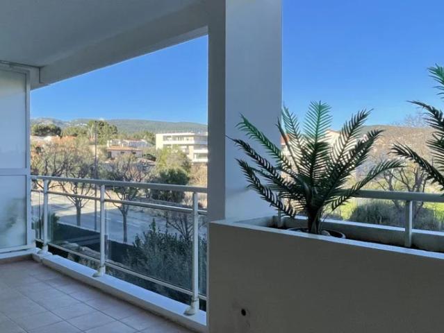 Location Appartement Avenue des Charmettes, La Ciotat