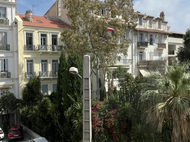 Location Appartement Avenue Dr Jean Jacques Perron, Hyères