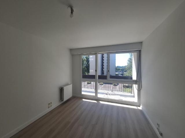Location Appartement Avenue du Canada, Rennes
