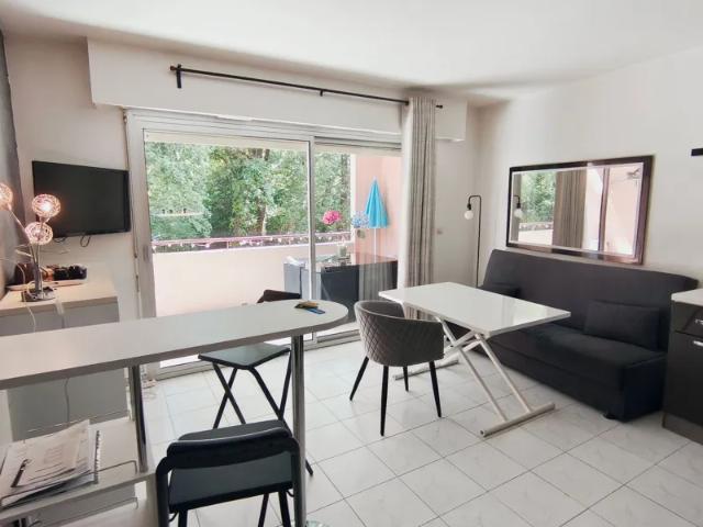 Location Appartement Avenue du Logis de Bonneau, Villeneuve Loubet