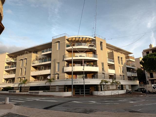 Location Appartement Avenue du Tapis Vert, Vallauris