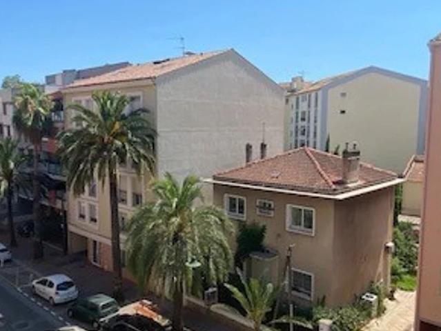 Location Appartement Avenue Jean Moulin, Hyères