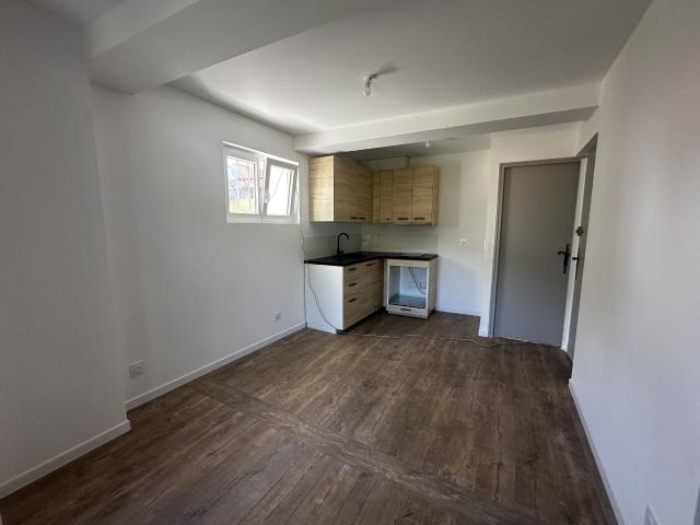 Location Appartement Avenue Laurent Moutton, Solliès Toucas