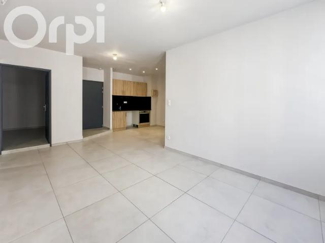 Location Appartement Avenue Léonce Verny, Aubenas