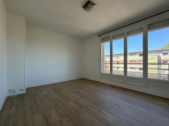 Location Appartement Avenue Lucien Loyauté, Noisy le Grand