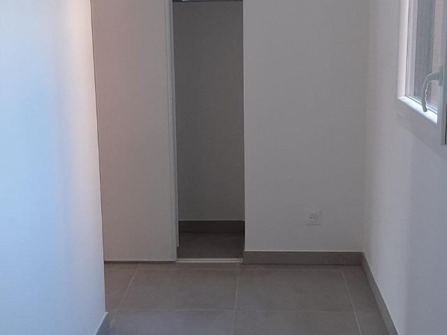 Location Appartement Avenue Monseigneur Robert Dalverny, Nîmes