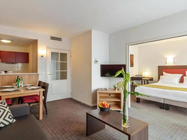 Location Appartement Avenue Marcel Anthonioz, Divonne les Bains