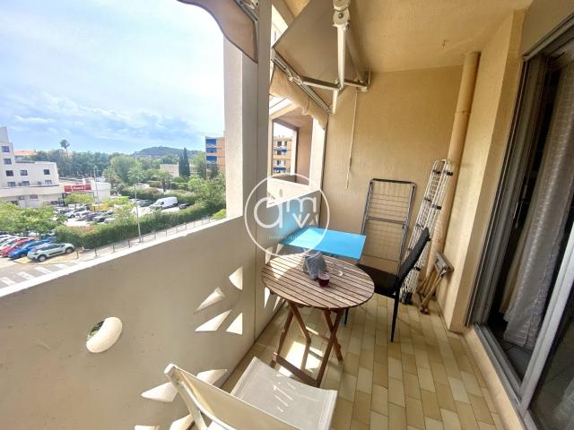 Location Appartement Avenue Pierre de Coubertin, Hyères