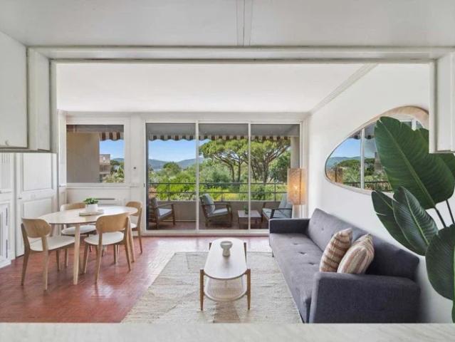 Location Appartement Avenue Pierre de Coubertin, Saint Tropez