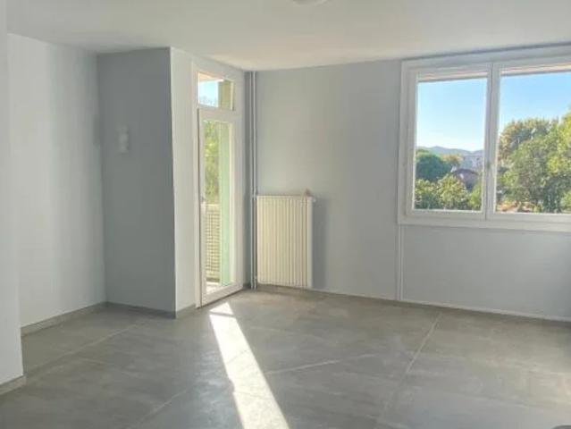 Location Appartement Avenue Roland Corrao, Marignane