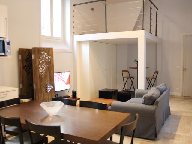 Location Appartement Avenue Raymond Poincaré, Paris